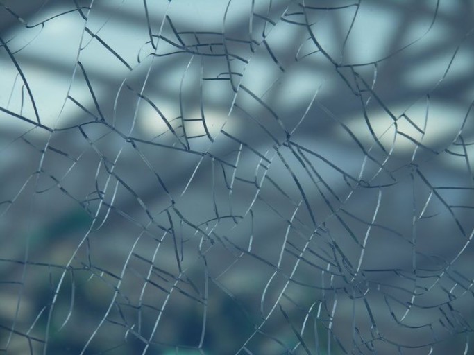 cracked screen wallpaper 0034