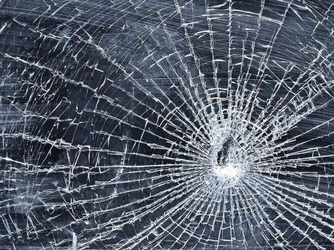 cracked screen wallpaper 0087