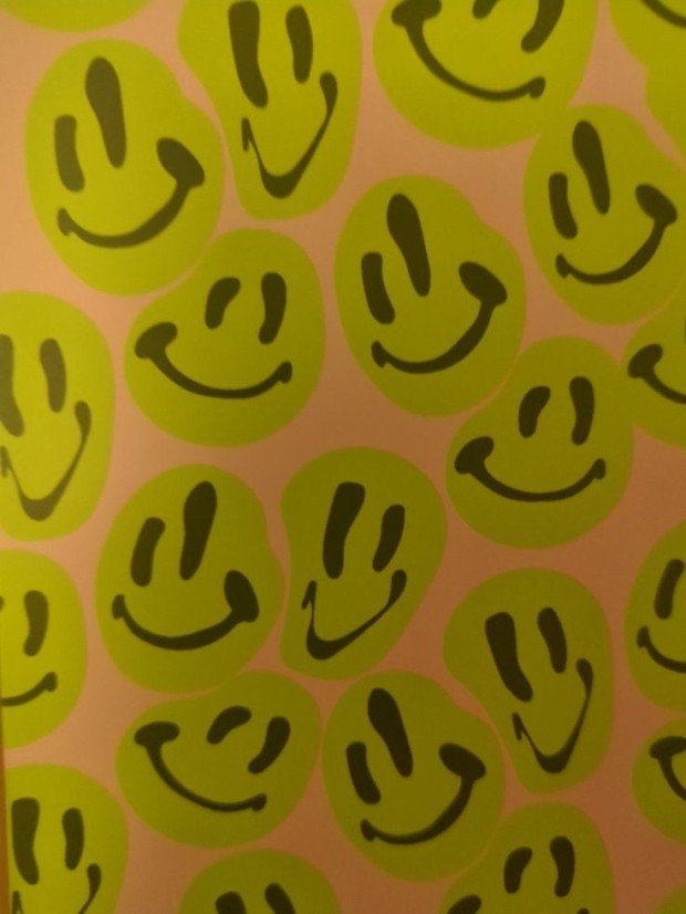 high-resolution aesthetic trippy smiley face wallpaper downloads